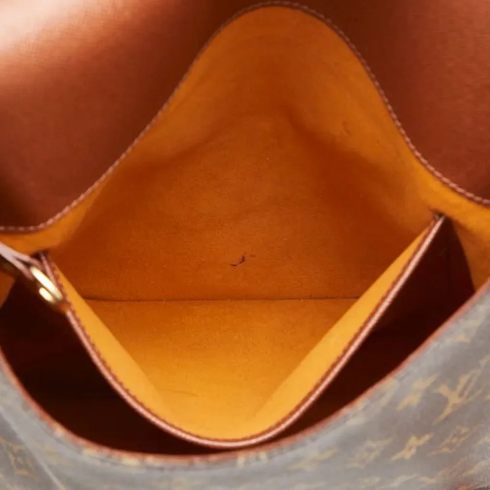 LOUIS VUITTON defects stains